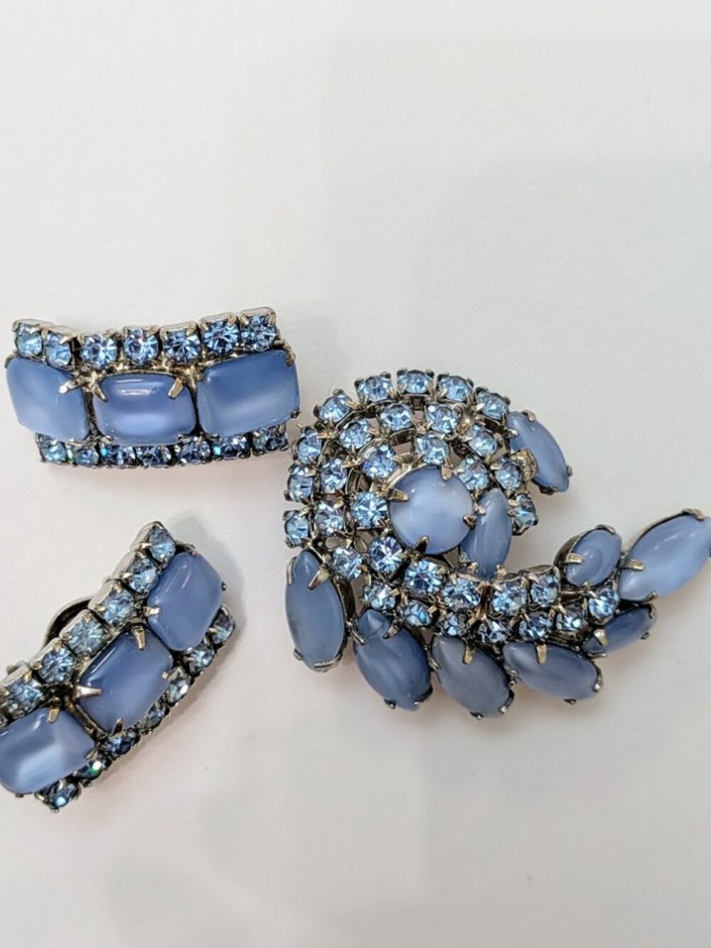 Vintage Blue Rhinestone Brooch & Clip Earrings Set Milk Glass Silver Tone